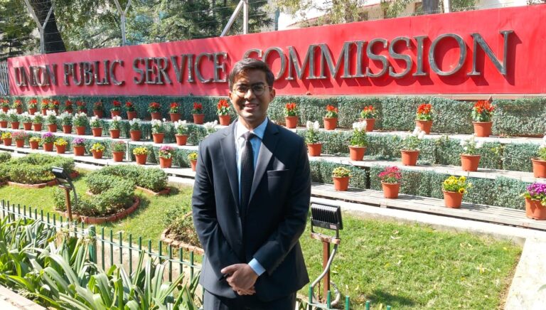 बुलंदशहर के तुषार सिंह ने पहले ही प्रयास में यूपीएससी में मारी बाज़ी, 385वीं रैंक हासिल कर रचा इतिहास