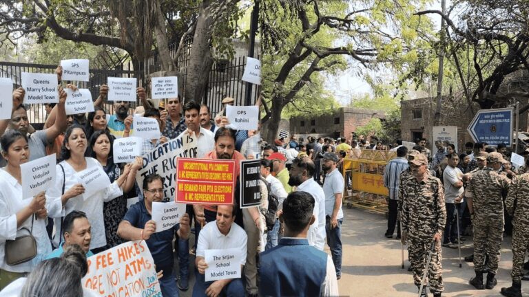 दिल्ली के प्राइवेट स्कूलों में फीस बढ़ोतरी के खिलाफ सुप्रीम कोर्ट पहुंचे अभिभावक