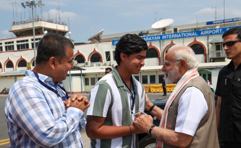 पटना एयरपोर्ट पर पीएम मोदी से मिले युवा क्रिकेटर वैभव सूर्यवंशी, मिली शुभकामनाएं