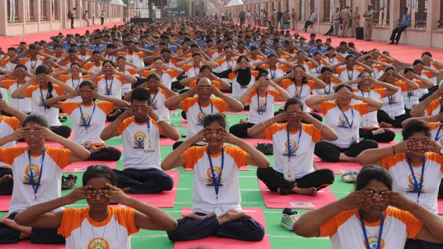 अंतरराष्ट्रीय योग दिवस पर 15 से 21 जून तक उत्तर प्रदेश में योग सप्ताह, 4075 स्थानों पर होगा सामूहिक योगाभ्यास