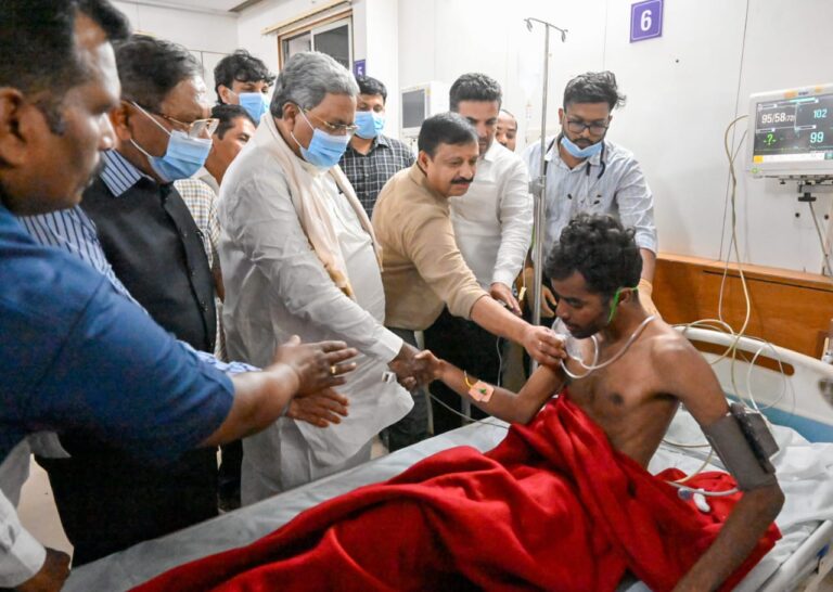 बेंगलुरु भगदड़ पर सीएम सिद्धारमैया का बयान — मजिस्ट्रेट जांच के आदेश, मृतकों के परिजनों को 10 लाख का मुआवजा