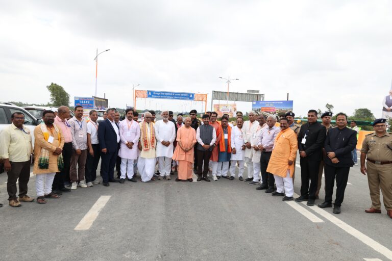 सीएम योगी ने किया गोरखपुर लिंक एक्सप्रेसवे का लोकार्पण, पूर्वांचल को दी विकास की नई सौगात