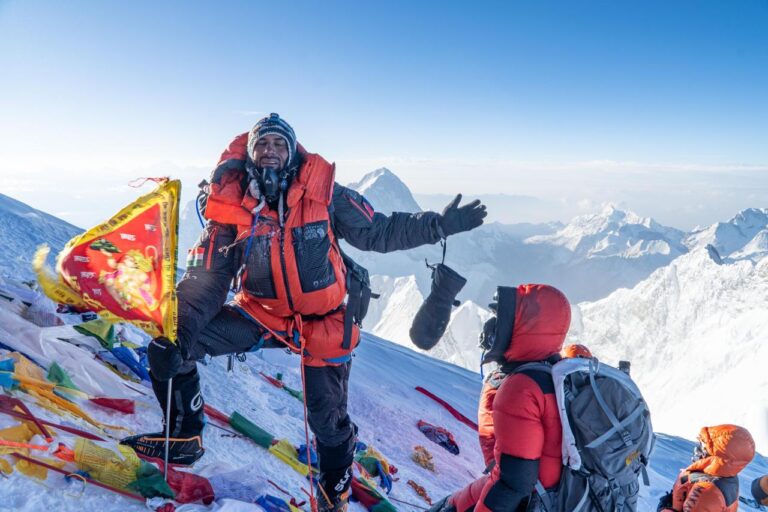 गाजियाबाद के दीपक कुमार ने माउंट एवरेस्ट फतह कर फहराया तिरंगा, सेना और एनसीसी कैडेट्स ने भी लिया हिस्सा