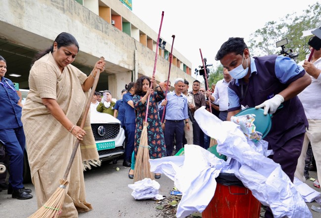 दिल्ली में शुरू हुआ ‘कूड़े से आज़ादी’ स्वच्छता अभियान, सीएम रेखा गुप्ता ने की शुरुआत