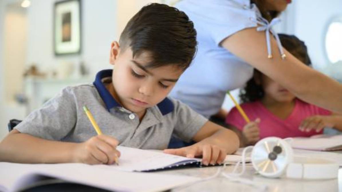 NCERT Kaveri इंग्लिश बुक कक्षा 9 का नया अंग्रेजी पाठ्यक्रम जिसमें Beehive और Moments की जगह नई किताब लागू की गई है।